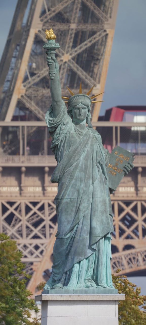 La Liberté depuis le pont Mirabeau — Paris